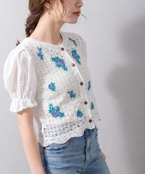 SpRay(スプレイ)の「刺繍クロシェドッキングTOPS(シャツ/ブラウス・レディース・ベージュ/オフホワイト・FREE)」の4枚目の写真