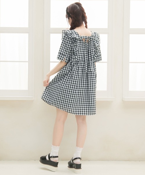 Newlyme（ニューリーミー）の「バックリボンミニワンピース（ワンピース・レディース・ホワイト/ブラック/ブラック×ブラック/ベージュ・FREE）」の2枚目の写真