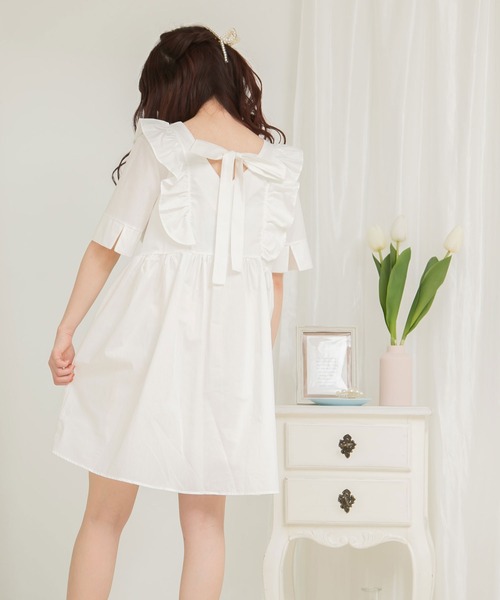 Newlyme（ニューリーミー）の「バックリボンミニワンピース（ワンピース・レディース・ホワイト/ブラック/ブラック×ブラック/ベージュ・FREE）」の6枚目の写真