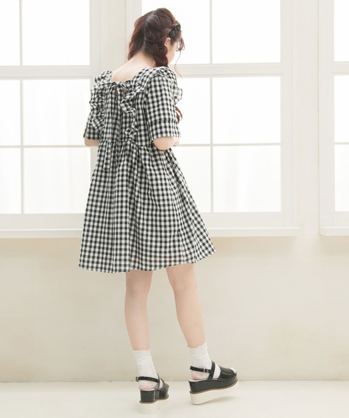 Newlyme（ニューリーミー）の「バックリボンミニワンピース（ワンピース・レディース・ホワイト/ブラック/ブラック×ブラック/ベージュ・FREE）」の9枚目の写真