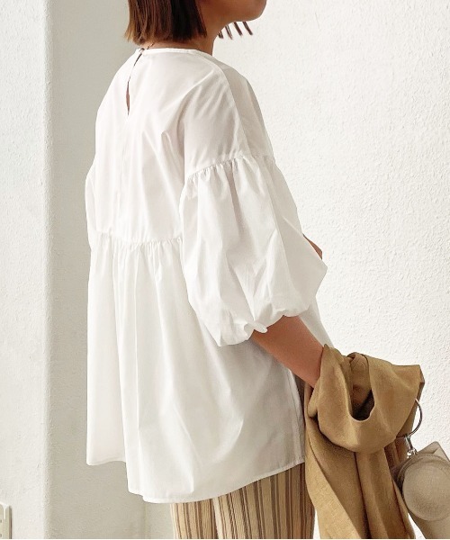 Shelly island（シェリーアイランド）の「ボリューム袖ギャザーチュニックブラウス（シャツ/ブラウス・レディース・ホワイト/ブラック/ベージュ・M）」の6枚目の写真