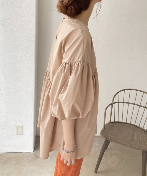 Shelly island（シェリーアイランド）の「ボリューム袖ギャザーチュニックブラウス（シャツ/ブラウス・レディース・ホワイト/ブラック/ベージュ・M）」の20枚目の写真