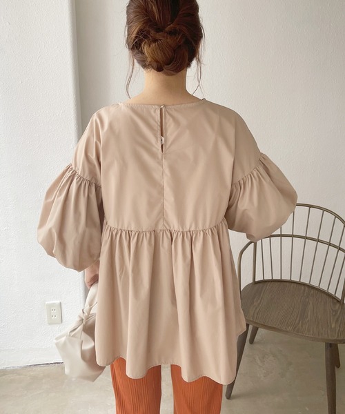 Shelly island（シェリーアイランド）の「ボリューム袖ギャザーチュニックブラウス（シャツ/ブラウス・レディース・ホワイト/ブラック/ベージュ・M）」の21枚目の写真