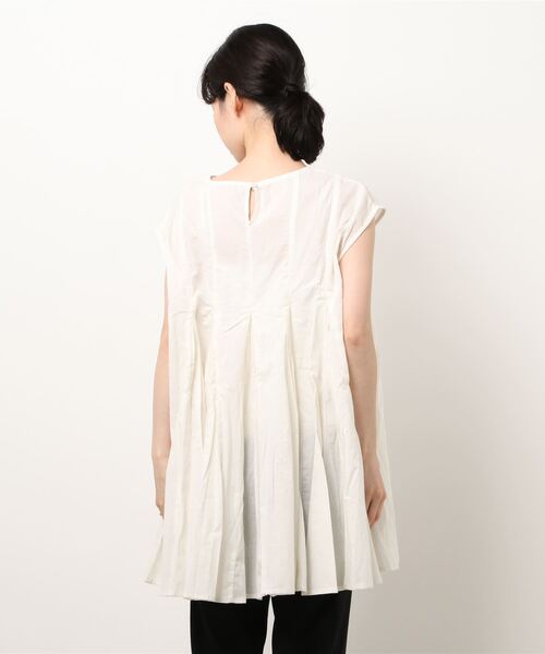 COLONY 2139（コロニートゥーワンスリーナイン）の「【WEB・一部店舗限定】コットン切替Aラインノースリーブチュニック（シャツ/ブラウス・レディース・オフホワイト/ブラック・FREE）」の13枚目の写真