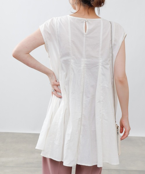 COLONY 2139（コロニートゥーワンスリーナイン）の「【WEB・一部店舗限定】コットン切替Aラインノースリーブチュニック（シャツ/ブラウス・レディース・オフホワイト/ブラック・FREE）」の3枚目の写真