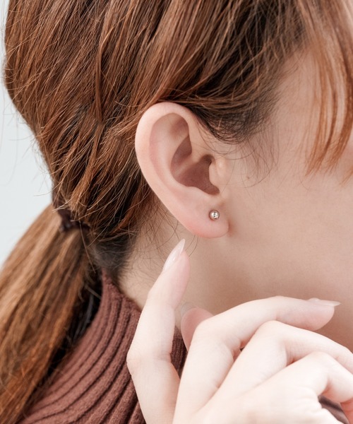 Jewel closet by L&Co.(ジュエルクローゼットバイエルアンドコー)の「Pt900 4mm ボール ピアス(ピアス(両耳用)・レディース・プラチナム・FREE)」の3枚目の写真