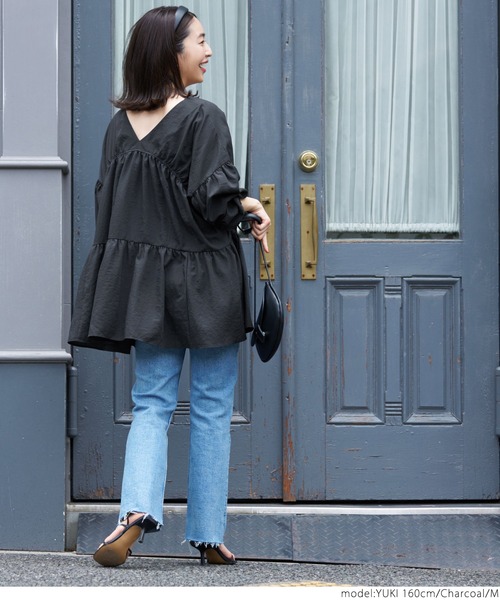 coca(coca)(コカ)の「Vネックティアードギャザーブラウス(シャツ/ブラウス・レディース・チャコールグレー/マスタード・M/L)」の6枚目の写真