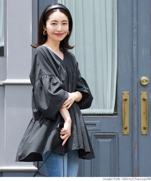 coca(coca)(コカ)の「Vネックティアードギャザーブラウス(シャツ/ブラウス・レディース・チャコールグレー/マスタード・M/L)」の7枚目の写真