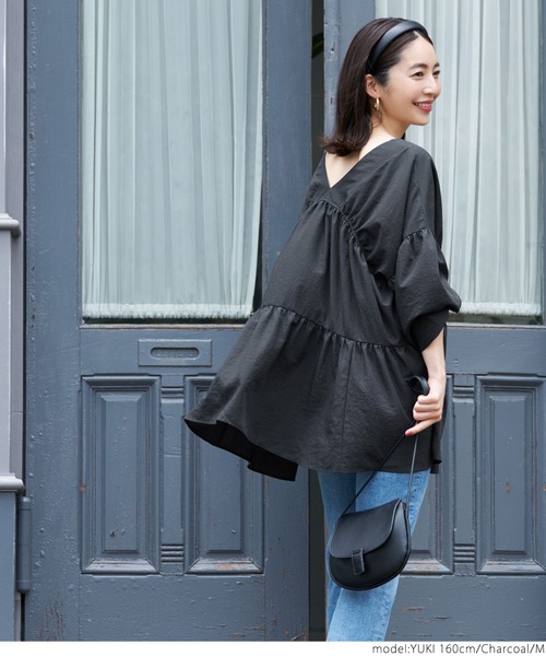 coca(coca)(コカ)の「Vネックティアードギャザーブラウス(シャツ/ブラウス・レディース・チャコールグレー/マスタード・M/L)」の8枚目の写真