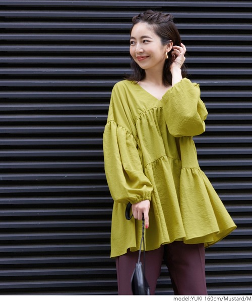 coca(coca)(コカ)の「Vネックティアードギャザーブラウス(シャツ/ブラウス・レディース・チャコールグレー/マスタード・M/L)」の10枚目の写真