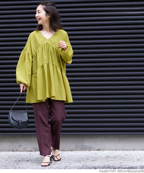 coca(coca)(コカ)の「Vネックティアードギャザーブラウス(シャツ/ブラウス・レディース・チャコールグレー/マスタード・M/L)」の11枚目の写真