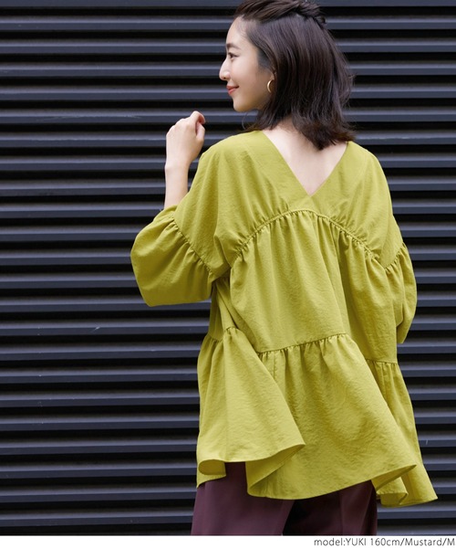 coca(coca)(コカ)の「Vネックティアードギャザーブラウス(シャツ/ブラウス・レディース・チャコールグレー/マスタード・M/L)」の13枚目の写真