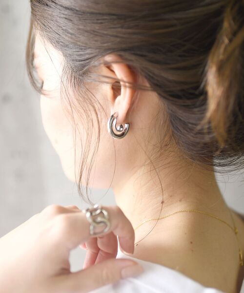 SHIPS(シップス)の「リングイヤリング(イヤリング・レディース・ゴールド/シルバー・ONE SIZE)」の7枚目の写真