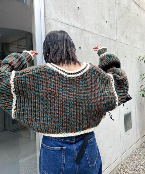 WHO'S WHO gallery(フーズフーギャラリー)の「段染めパイピングショートニット(ニット/セーター・レディース・ブラック/ブラウン/ブルー/グリーン・FREE)」の18枚目の写真