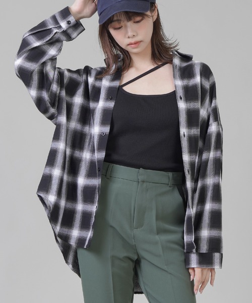 SPINNS（スピンズ）の「【ゆるシルエット】コットン 長袖シャツ（シャツ/ブラウス・レディース・ホワイト/ブルー系その他/ブルー系その他3/レッド系その他/ブラック系その他/ブルー系その他2/オレンジ系その他/グリーン系その他/ブラック系その他2/ブラウン系その他・ONESIZE）」の3枚目の写真