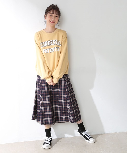 Honeys（ハニーズ）の「カレッジロゴトレーナー（スウェット・レディース・ベージュ/イエロー/グリーン/アイボリー/杢グレー/スミクロ・S/M/L）」の13枚目の写真