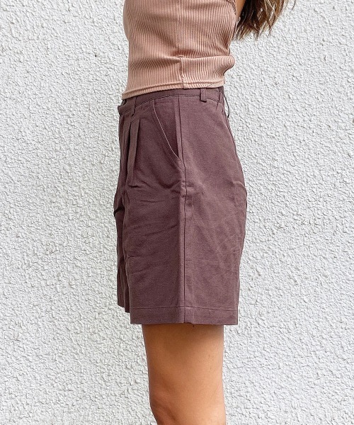 esutoreja(エストレジャ)の「ベーシックタックショートパンツ(その他パンツ・レディース・ブラウン/ベージュ・S/M)」の6枚目の写真