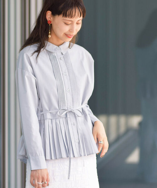 Ray BEAMS(レイビームス)の「Ray BEAMS / プリーツ キリカエ ピンタック シャツ(シャツ/ブラウス・レディース・ホワイト/ブラック/サックスブルー・ONE SIZE)」の3枚目の写真