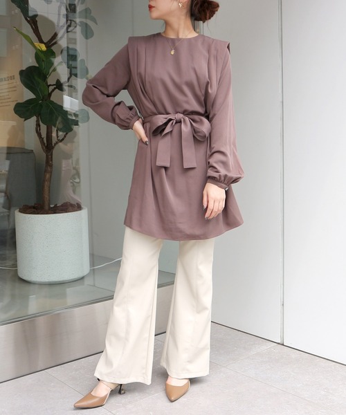 ROYAL PARTY(ロイヤルパーティー)の「【ZOZO限定】ショルダーパッドチュニック(シャツ/ブラウス・レディース・カーキ/ピンク/ブラウン・FREE)」の4枚目の写真