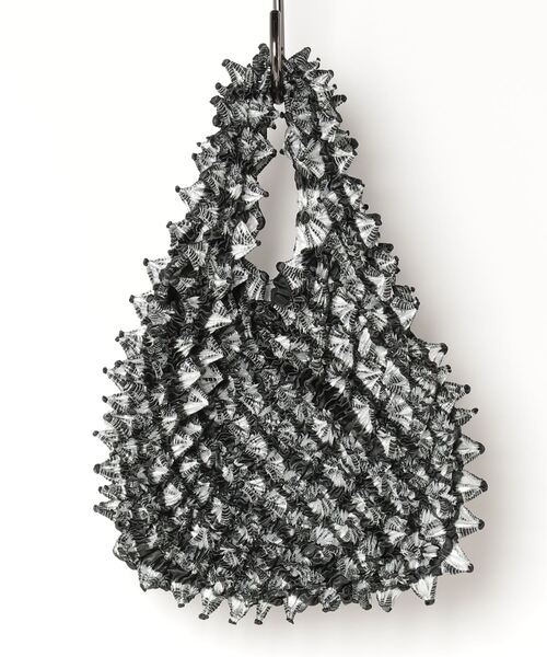 BUNZABURO(ブンザブロウ)の「BAI SHIBORI PETIT BAG TIE DYE(ハンドバッグ・メンズ・ブラック/グリーン/ホワイト・FREE)」の12枚目の写真