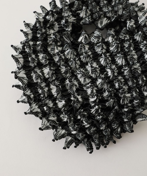 BUNZABURO(ブンザブロウ)の「BAI SHIBORI PETIT BAG TIE DYE(ハンドバッグ・メンズ・ブラック/グリーン/ホワイト・FREE)」の11枚目の写真