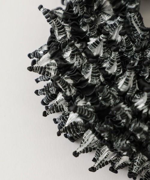 BUNZABURO(ブンザブロウ)の「BAI SHIBORI PETIT BAG TIE DYE(ハンドバッグ・メンズ・ブラック/グリーン/ホワイト・FREE)」の8枚目の写真