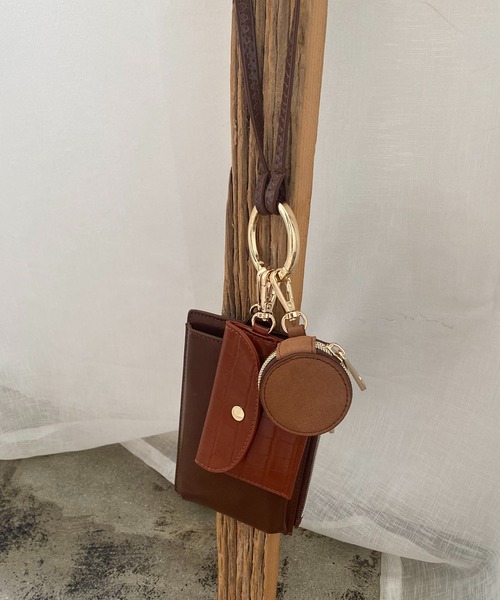 CAPRICIEUX LE'MAGE（カプリシューレマージュ）の「多機能スマホショルダーバッグ（ショルダーバッグ・レディース・ブラック/ブラウン/モカ/グレイッシュベージュ・ONE SIZE）」の3枚目の写真