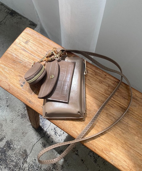 CAPRICIEUX LE'MAGE（カプリシューレマージュ）の「多機能スマホショルダーバッグ（ショルダーバッグ・レディース・ブラック/ブラウン/モカ/グレイッシュベージュ・ONE SIZE）」の4枚目の写真