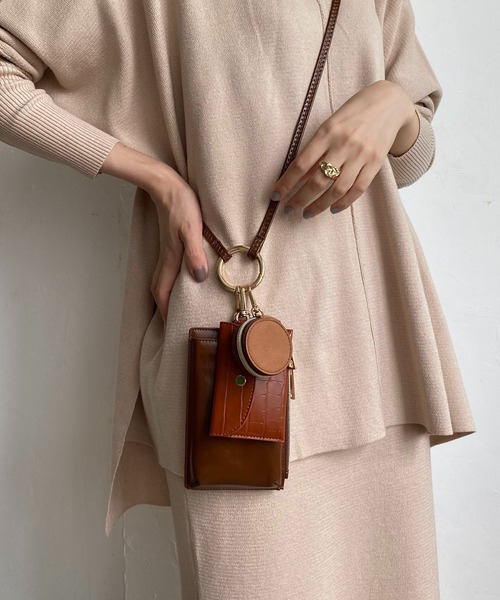 CAPRICIEUX LE'MAGE（カプリシューレマージュ）の「多機能スマホショルダーバッグ（ショルダーバッグ・レディース・ブラック/ブラウン/モカ/グレイッシュベージュ・ONE SIZE）」の10枚目の写真