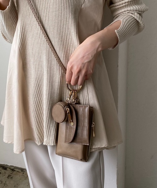 CAPRICIEUX LE'MAGE（カプリシューレマージュ）の「多機能スマホショルダーバッグ（ショルダーバッグ・レディース・ブラック/ブラウン/モカ/グレイッシュベージュ・ONE SIZE）」の12枚目の写真