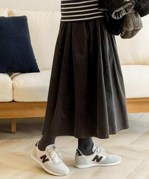 FORK&SPOON（フォークアンドスプーン）の「【一部WEB限定カラー】FORK&SPOON　コーデュロイスカート（スカート・レディース・ベージュ/ネイビー/ブルー/グレー・2/1）」の2枚目の写真