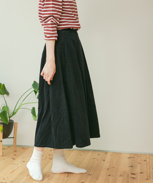 FORK&SPOON（フォークアンドスプーン）の「【一部WEB限定カラー】FORK&SPOON　コーデュロイスカート（スカート・レディース・ベージュ/ネイビー/ブルー/グレー・2/1）」の14枚目の写真