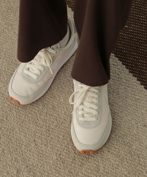 NIKE（ナイキ）の「NIKE　ナイキ デイブレイク（スニーカー・レディース・オフホワイト/ブラック・23.5/24/24.5）」の3枚目の写真