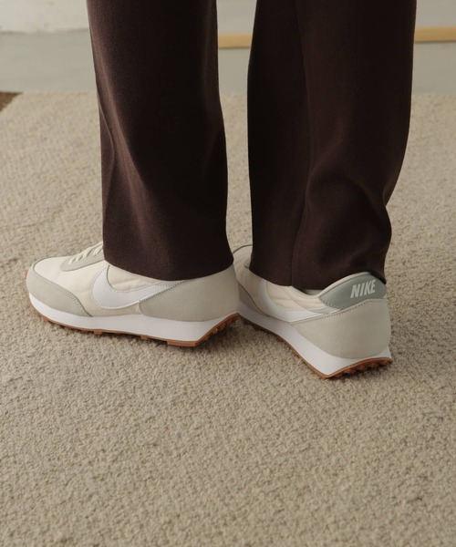 NIKE（ナイキ）の「NIKE　ナイキ デイブレイク（スニーカー・レディース・オフホワイト/ブラック・23.5/24/24.5）」の9枚目の写真