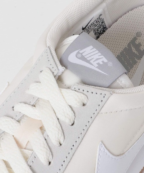 NIKE（ナイキ）の「NIKE　ナイキ デイブレイク（スニーカー・レディース・オフホワイト/ブラック・23.5/24/24.5）」の4枚目の写真