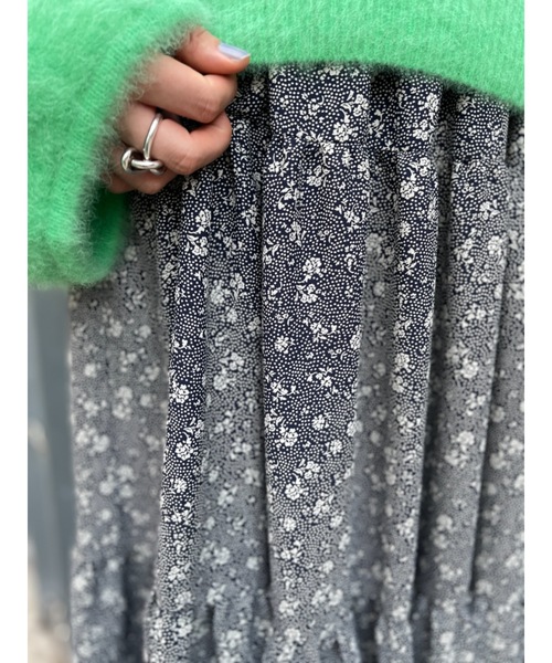 BEARDSLEY（ビアズリー）の「小花ティアードスカート（スカート・レディース・ネイビー・FREE）」の4枚目の写真