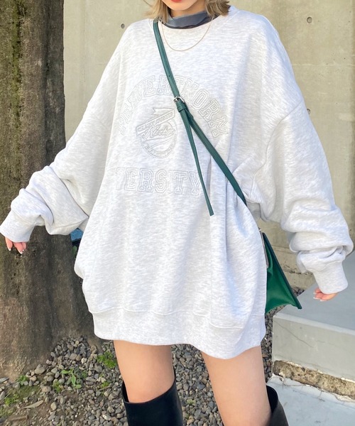 WHO'S WHO gallery（フーズフーギャラリー）の「【KOOKY'N/クーキー】IVYカレッジ刺繍スウェットクルー（スウェット・レディース・アッシュグレー/ブラック/ネイビー/グリーン・FREE）」の3枚目の写真