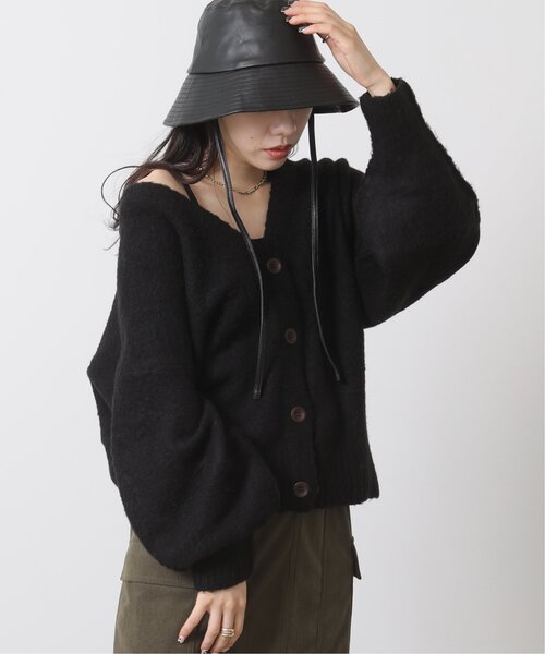 RAY CASSIN（レイカズン）の「ふわふわ深Vゆるカーディガン（ニット/セーター・レディース・ブラック/キナリ/モカ/ブルー・FREE）」の6枚目の写真