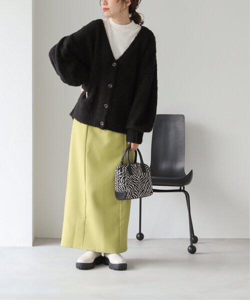 RAY CASSIN（レイカズン）の「ふわふわ深Vゆるカーディガン（ニット/セーター・レディース・ブラック/キナリ/モカ/ブルー・FREE）」の9枚目の写真