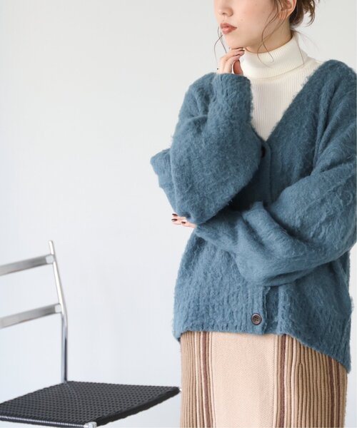 RAY CASSIN（レイカズン）の「ふわふわ深Vゆるカーディガン（ニット/セーター・レディース・ブラック/キナリ/モカ/ブルー・FREE）」の12枚目の写真