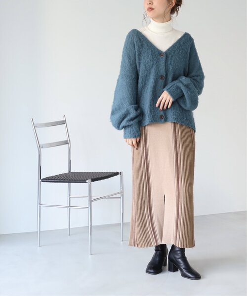 RAY CASSIN（レイカズン）の「ふわふわ深Vゆるカーディガン（ニット/セーター・レディース・ブラック/キナリ/モカ/ブルー・FREE）」の13枚目の写真