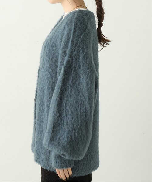 RAY CASSIN（レイカズン）の「ふわふわ深Vゆるカーディガン（ニット/セーター・レディース・ブラック/キナリ/モカ/ブルー・FREE）」の18枚目の写真