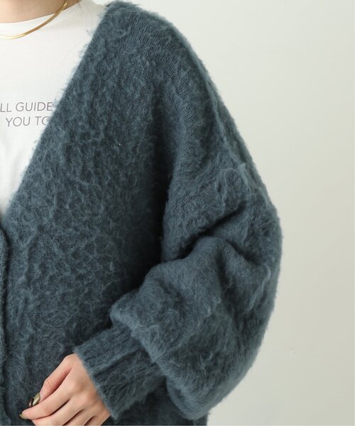 RAY CASSIN（レイカズン）の「ふわふわ深Vゆるカーディガン（ニット/セーター・レディース・ブラック/キナリ/モカ/ブルー・FREE）」の21枚目の写真