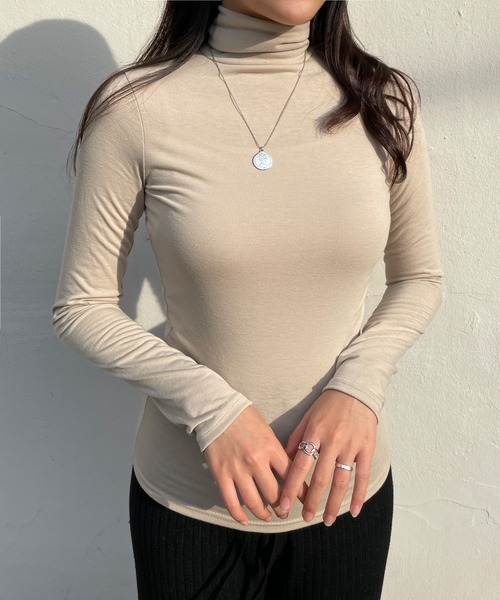 CEMONEMO(セモネモ)の「無地 タートルネック プルオーバー(Tシャツ/カットソー・レディース・ブラック/ベージュ/ホワイト/グリーン・FREE)」の3枚目の写真