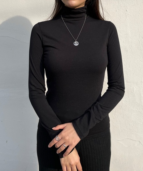 CEMONEMO(セモネモ)の「無地 タートルネック プルオーバー(Tシャツ/カットソー・レディース・ブラック/ベージュ/ホワイト/グリーン・FREE)」の6枚目の写真