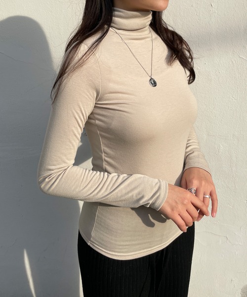 CEMONEMO(セモネモ)の「無地 タートルネック プルオーバー(Tシャツ/カットソー・レディース・ブラック/ベージュ/ホワイト/グリーン・FREE)」の9枚目の写真