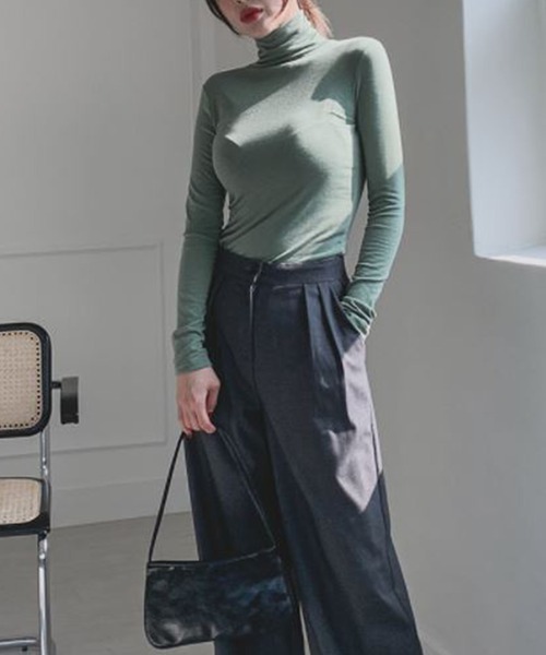 CEMONEMO(セモネモ)の「無地 タートルネック プルオーバー(Tシャツ/カットソー・レディース・ブラック/ベージュ/ホワイト/グリーン・FREE)」の13枚目の写真