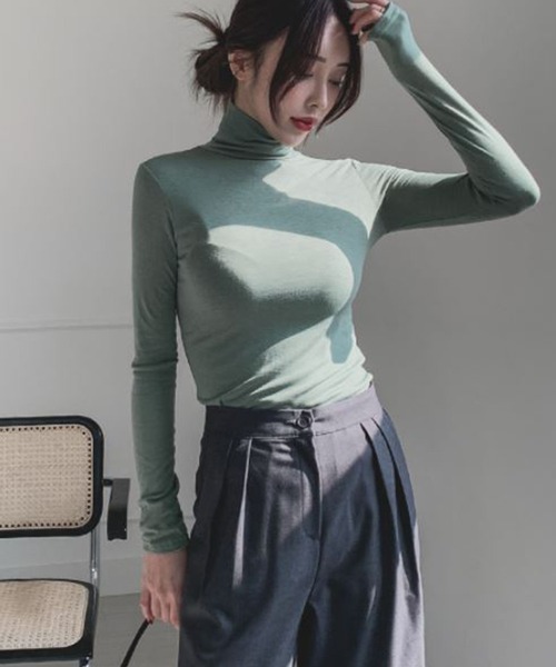 CEMONEMO(セモネモ)の「無地 タートルネック プルオーバー(Tシャツ/カットソー・レディース・ブラック/ベージュ/ホワイト/グリーン・FREE)」の10枚目の写真