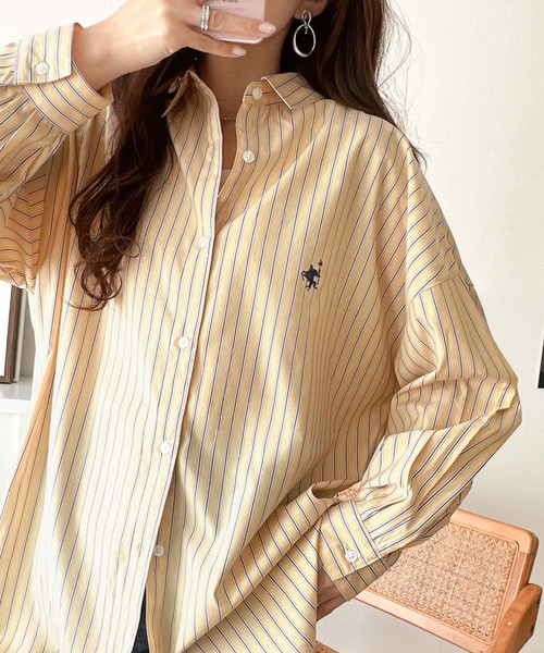 classicalelf(クラシカルエルフ)の「気分が上がる、毎日にちょうどいい。Happyストライプ!ワンポイント刺繍BIGシルエットシャツ(シャツ/ブラウス・レディース・グレー/オレンジ/ブルー/グリーン/レッド/チャコール/ネイビー/イエロー・SMALL/MEDIUM/LARGE/X-LARGE)」の6枚目の写真