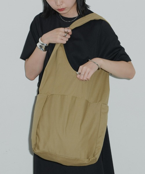 Aunt Marie's(アントマリーズ)の「キャンバスシンプルカラートート / A4、パソコン収納可能(トートバッグ・レディース・ブラック/オフホワイト/ピンク/ベージュ/ブラウン/グリーン・FREE)」の13枚目の写真